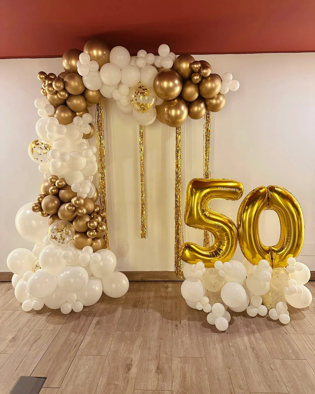 Decoración para cumpleaños adultos realizada por Mi Fiesta Málaga